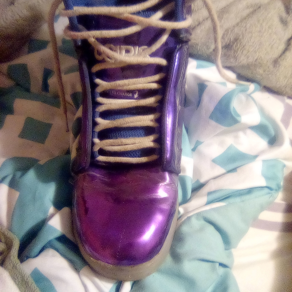 Shoes - Picture 5 of 8